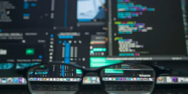 البرمجة بالإحساس (Vibe Coding): المفهوم الجديد الذي يغيّر طريقة بناء الحلول التقنية داخل الشركات